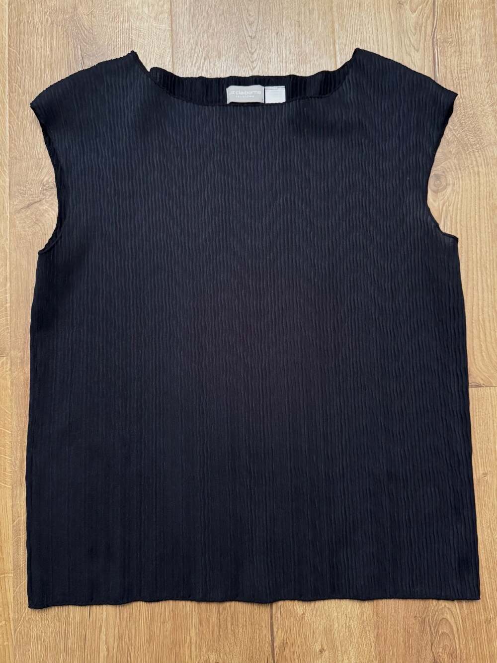 Liz Claiborne Collection Black Plissé Sleeveless Textured Top